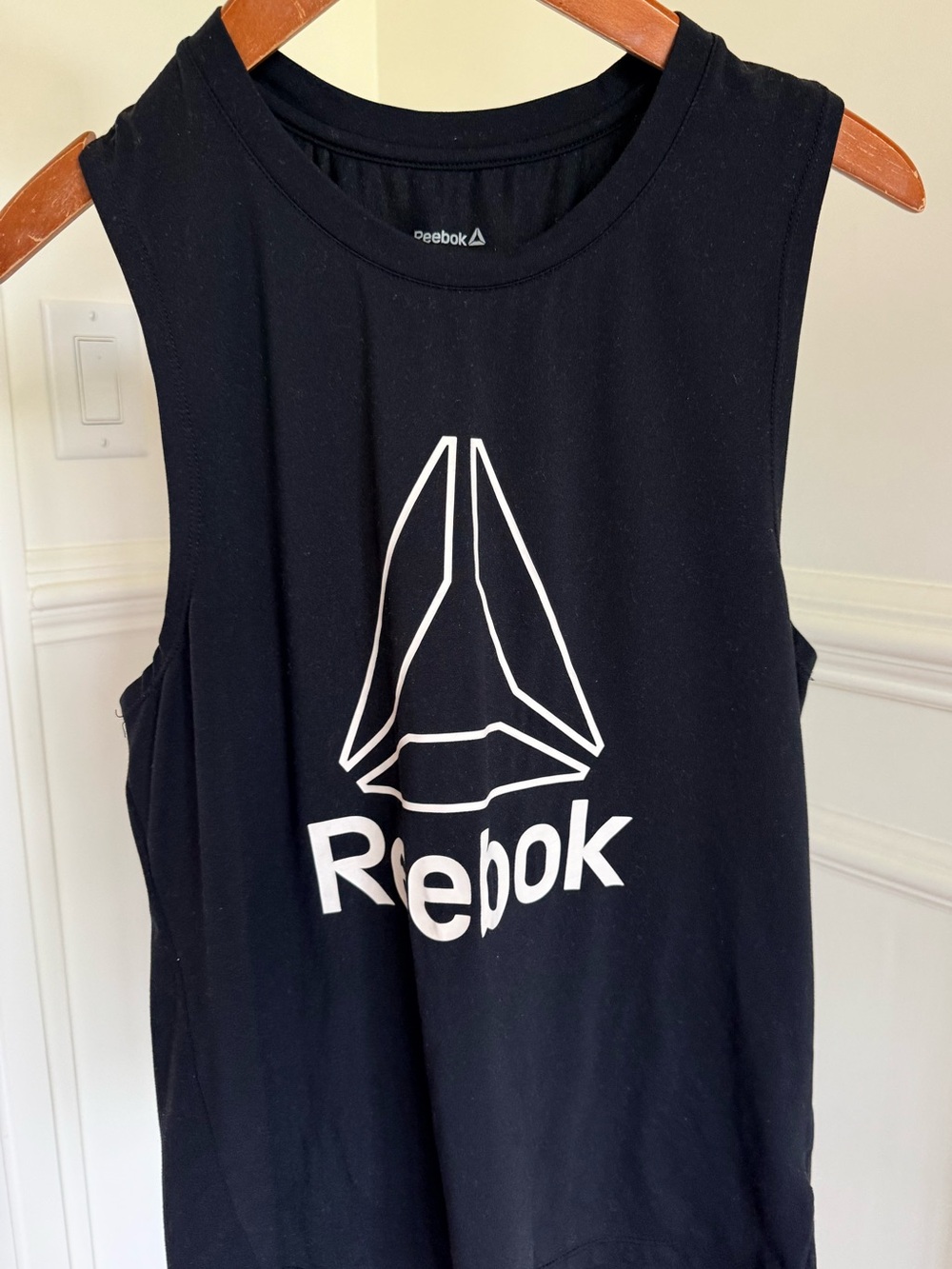 Reebok Women’s Black Muscle Tank Top Sports Tee  Shirt with White Logo Size XS